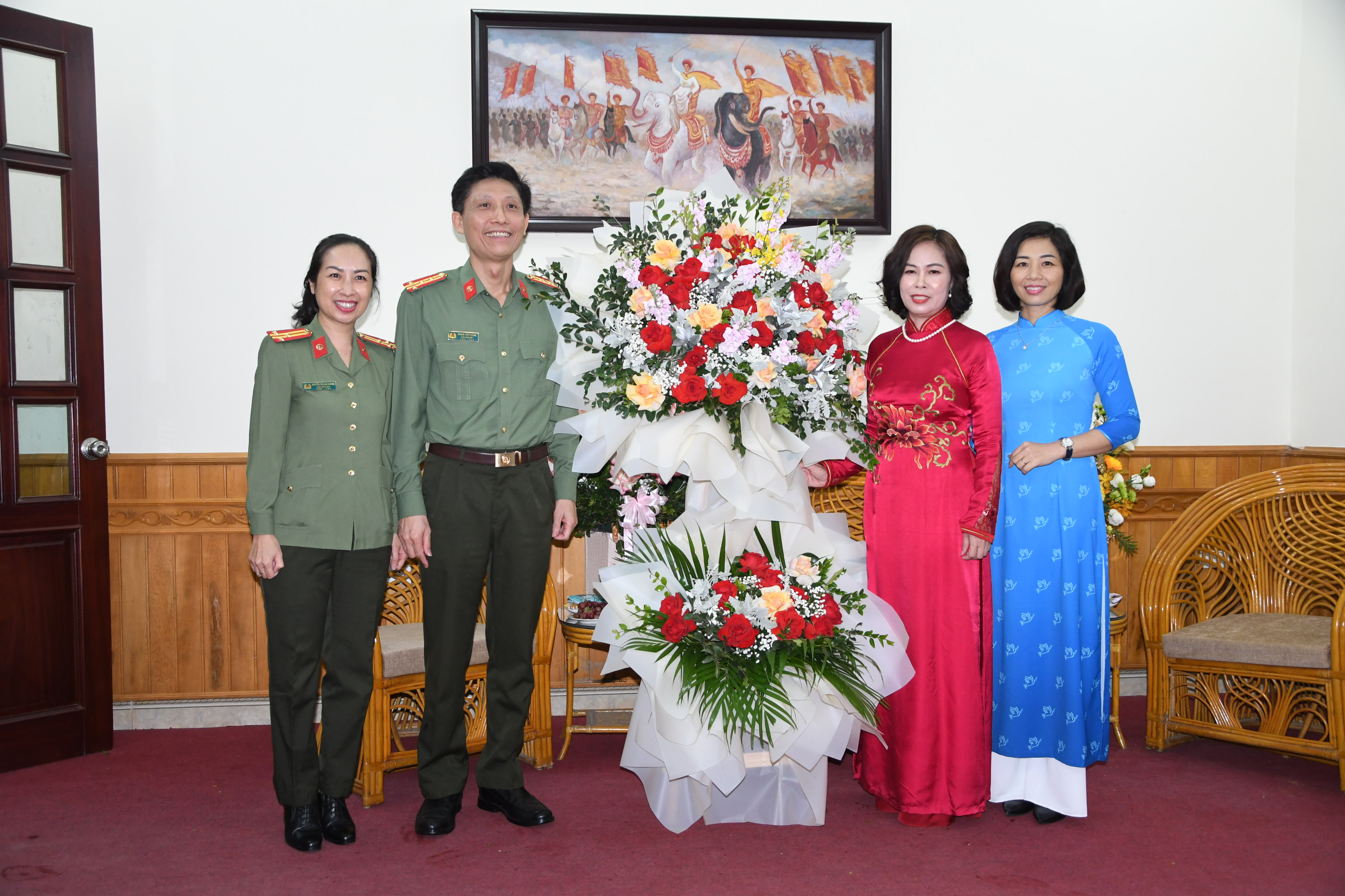 Chúc mừng Hội Liên hiệp phụ nữ thành phố nhân kỷ niệm 92 năm Ngày thành lập Hội LHPN Việt Nam